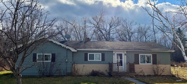 Spacious Mackinaw Avenue Creekside Cottage in Cheboygan