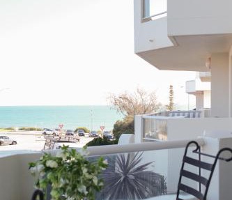 Spacious, ocean-front, pied-à-terre with stunning views &opposite cafes in Perth