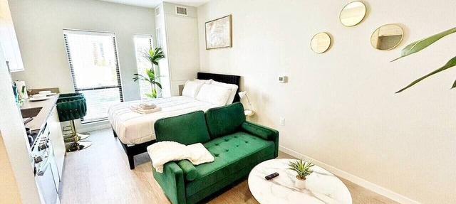 Spacious Studio Unit in Des Moines in Des Moines