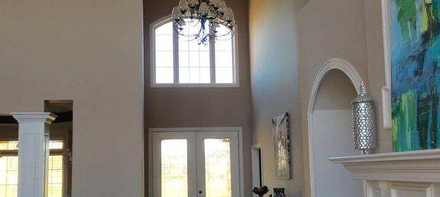 Staycation with 5 bedrooms and heated pool and hot tub in Floyds Knobs