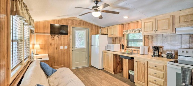 Steinhatchee Cottage 17 with Boat Ramp Access! in Steinhatchee
