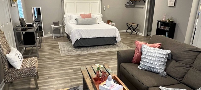 Studio M easily walk to downtown Pendleton minutes from Noblesville and Fishers in Pendleton