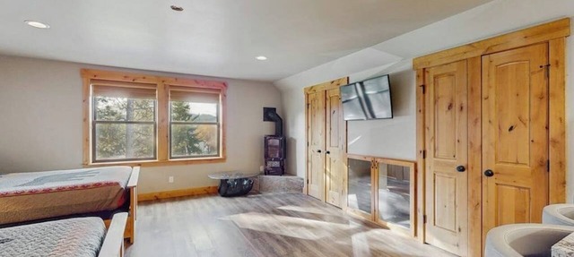 Studio with full kitchen wifi, & great location in Ronald