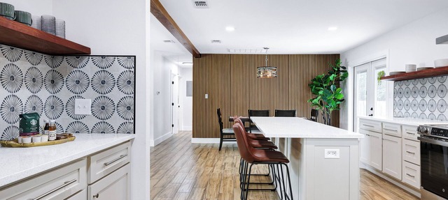 Stylish & Modern 4 bdrm in SA; 20 mins from downtown & 20 mins to Fiesta Texas in San Antonio