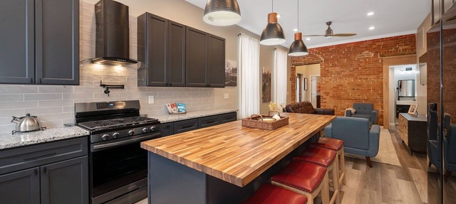 Stylish Townhouse with Game Room, King Suite in Cincinnati