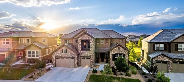 Sunset Casa Exquisite Modern Home + Golf Lake Views in Aurora