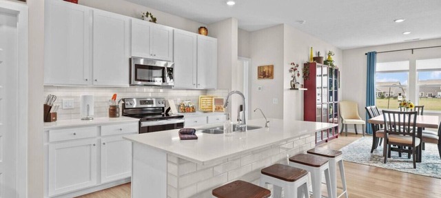 Sunset Oasis - Water Views + Fenced Yard in Pendleton