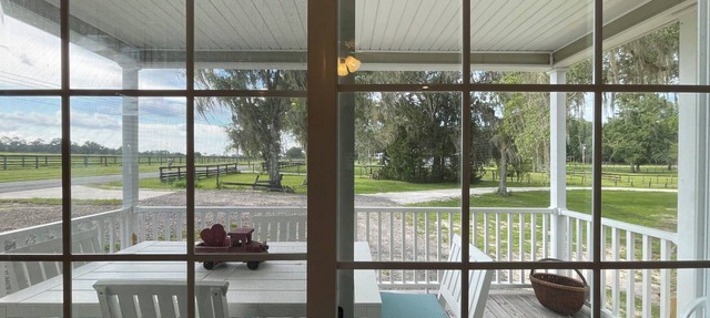 Sunsets and Horse Ranches Cottage in Reddick
