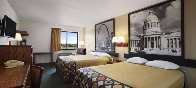 Super 8 by Wyndham Bowling Green in Bowling Green