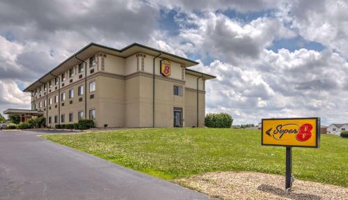 Super 8 by Wyndham Waterloo in Waterloo