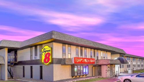 Super 8 by Wyndham Windsor/Madison North in Windsor