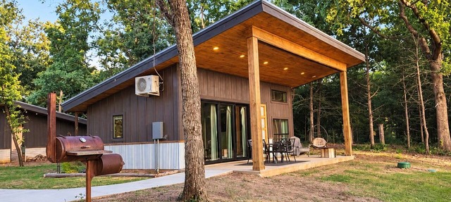 Texas Tiny Cabins #1 - Cozy Getaway Near Texoma in Grayson County
