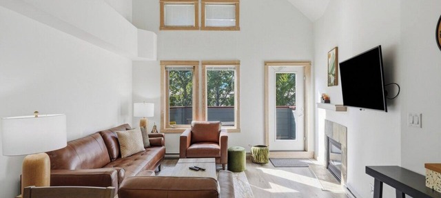 The Alpine Range -2 Bed/2 Bath Penthouse Loft in Canmore