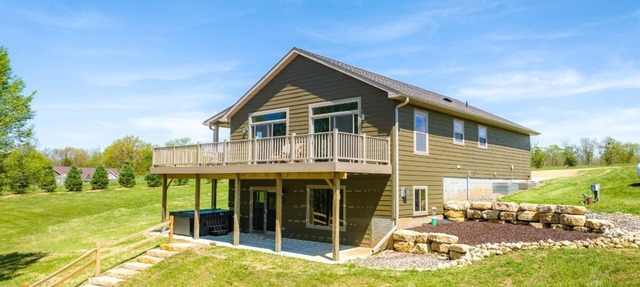 The Bridgeview Lodge Hot Tub + Incredible Mississippi River Views & Sunsets in De Soto