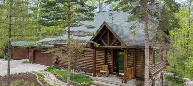 The Chippewa House - Quiet Wooded Setting in Alanson