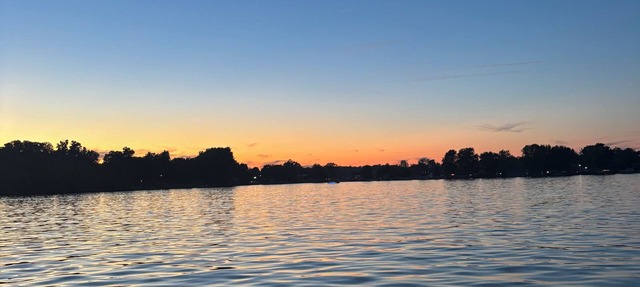The “Cozy Corner” is a charming 3-bedroom cottage on Lake Witmer in Wolcottville in Wolcottville