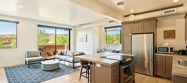 The Crescent Moon - 2 bed 2 bath Suite W/Red Rock Views in Ivins