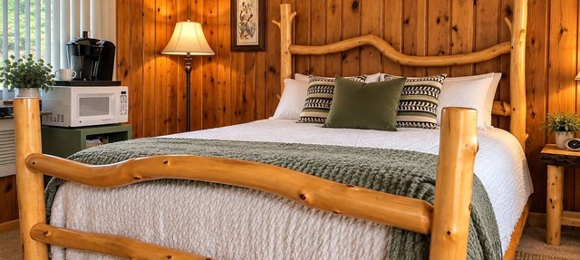 The Evergreen Cabin in Friendship