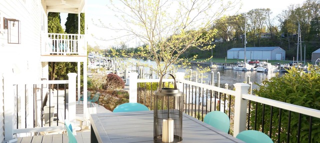 The Harbor Hideout - Riverside home near Beaches, Pier, downtown shops in St. Joseph
