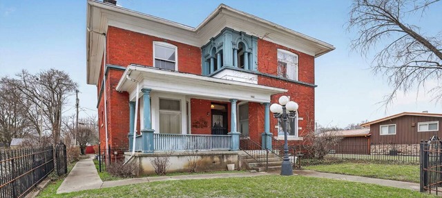 The Lamp Post Manor, 5BR Historic Gem in Danville in Danville