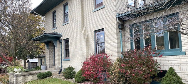The Manor - Spacious, Elegant, and in a great location! in Dover