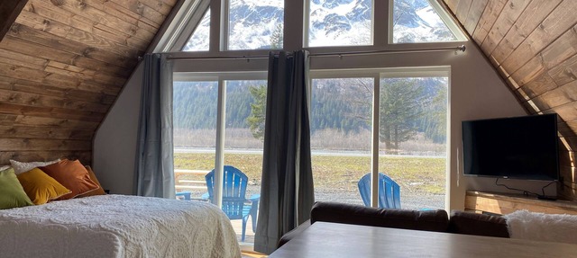 The Moose @ Exit Glacier Cabins in Seward