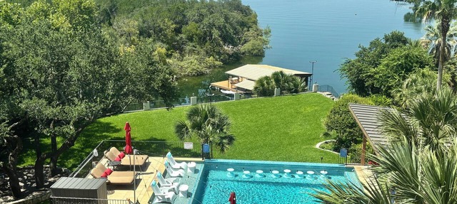 The Palms on Lake Travis Estate - Waterfront with Dock & Pool - Close to Austin in Austin