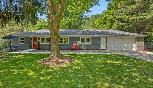 The Pines – Modern, Pet-Friendly Retreat Steps from Wedding Venue | Hot Tub & Bike Trail Access in Saugatuck
