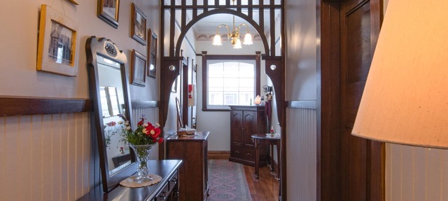 The Postmaster Inn Bed and Breakfast - Smithton R2, Free Continental Breakfast in Smithton