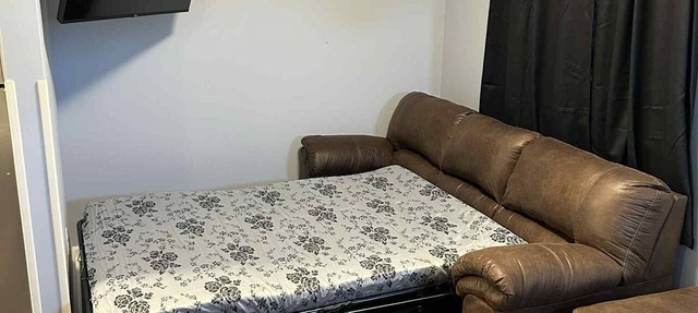 The Rustic Railroad Studio 5 Min to HWY 63 Kitchen + Washer/Dryer in Renick