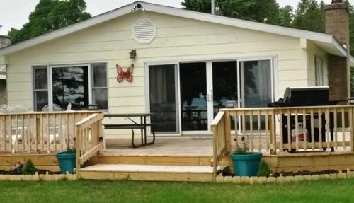 The Summer House in Onekama