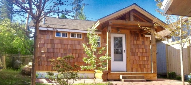 The Writer's Cabin, Jacuzzi, Fireplace, in Town! in Grand Marais