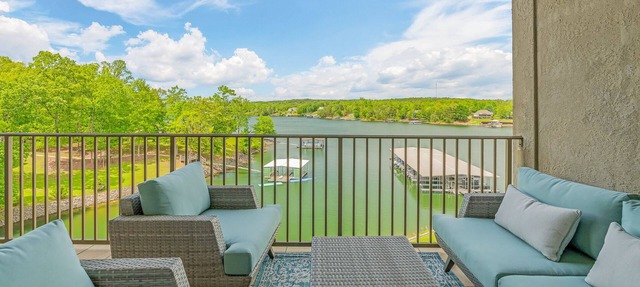 Third floor! Includes a private boat slip. Community pool! in Jasper