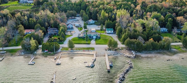 This cabin is a 2 bedroom(s), 1 bathrooms, located in Wiarton, Ontario. in Wiarton