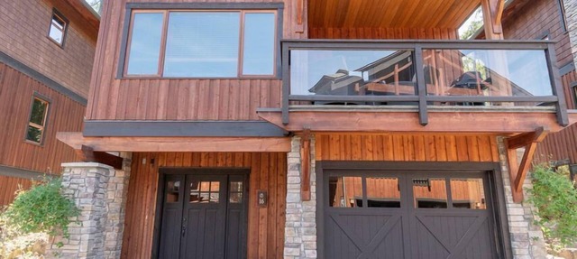 This exceptionally designed lodge offers comfort and luxurious living. in Blind Bay
