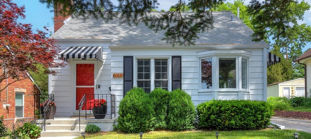 Three Bedroom Aksarben Cottage in Omaha