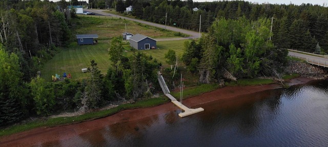 Tidal's Edge Cottage in Fortune Bridge
