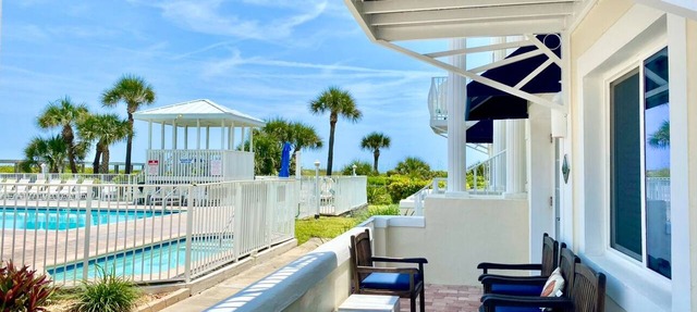 Top 1% Rated~Private Poolside Patio~Heated Pool & Hot Tub~Beach Gear⛱️ in Cape Canaveral