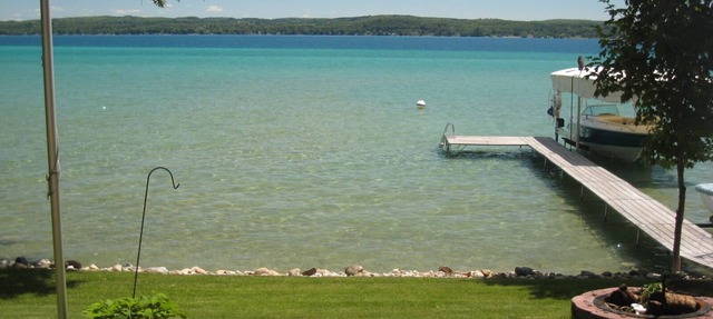 Torch Lake Lakefront Cottage With Large Boat Lift ~ Includes Kayaks! in Rapid City