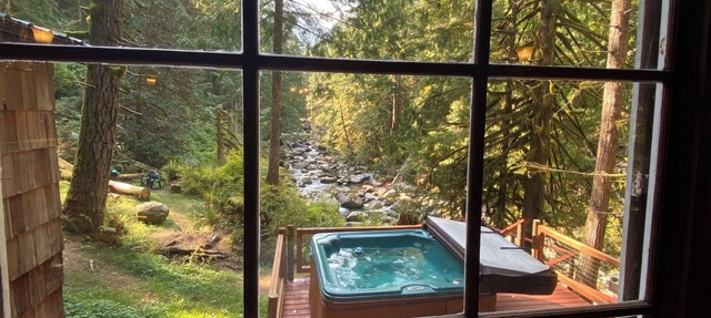 Total Seclusion, 50 Private Acres, 2000 Ft Riverfront, Mountain Cabin, Hot Tub in Baring
