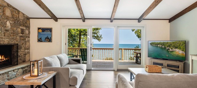 Tranquil Cliff Cottage - Northern Door County in Sturgeon Bay