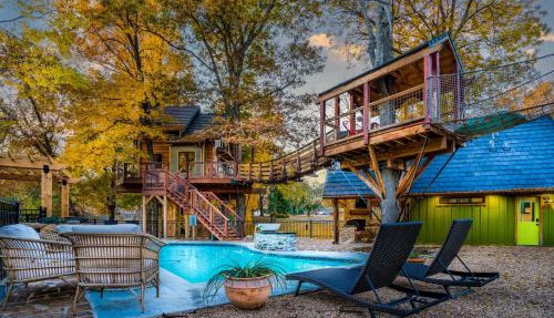 Tree Cabin in Bentonville in Bentonville