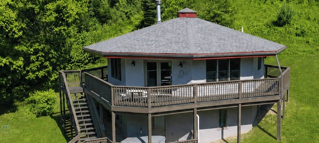 Tree Top - Hosted by The Chalets in Logan