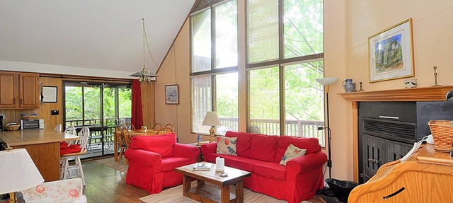 Treetop Cabin in Hedgesville