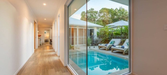 Trinity Beach Coastal Luxe Pool Retreat – 4BR in Trinity Beach