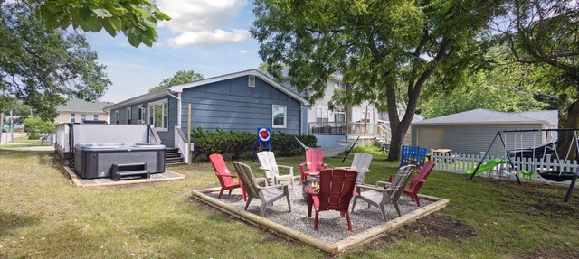 Two Beach Homes with 2 Hot Tubs Sleeps 20+ in Michigan City