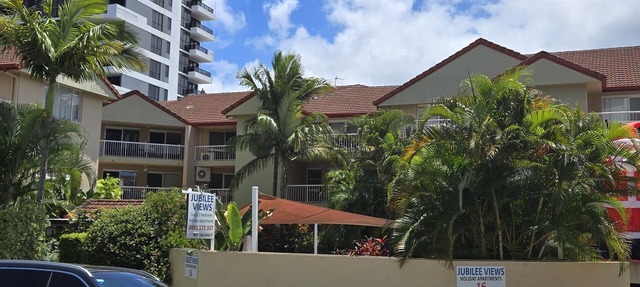 Two-Bedroom Apartment with Private Sauna on the Balcony/500m to the Beach in Broadbeach