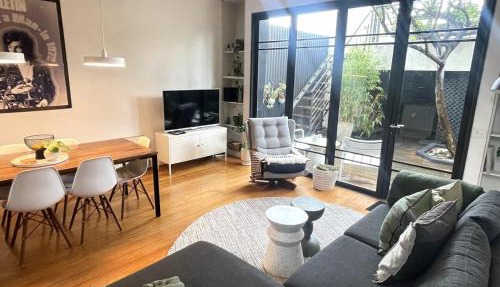 TWO FIVE ZERO RICHMOND four bedroom cityviews lockup garage in Melbourne