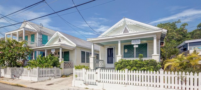 Two Rustic Cottages with Private Hot Tubs & Private Parking - Dogs OK in Key West