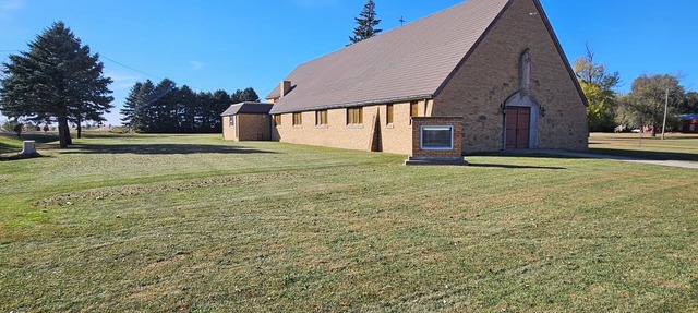 unique 3BR lodge w/basic amenities & two RV's on 1.58 acres in beautiful Oldham in Oldham